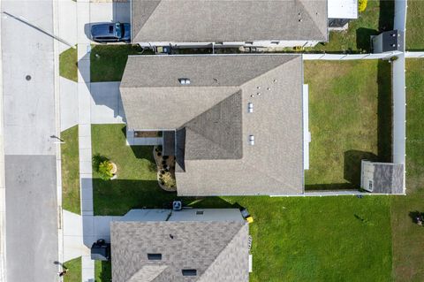 A home in AUBURNDALE