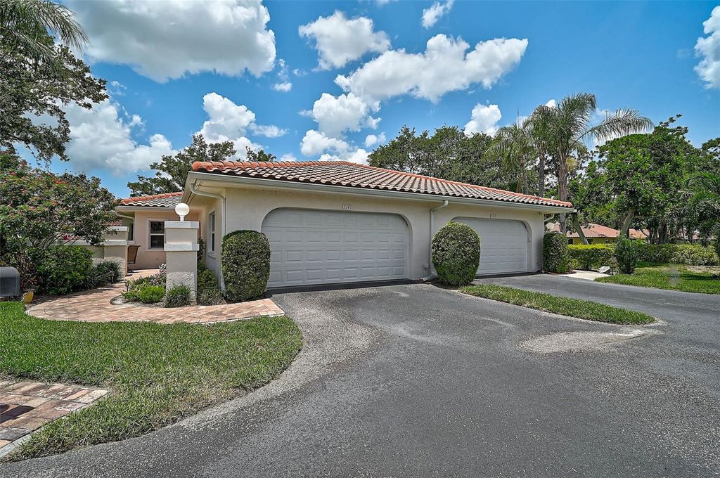 Photo of 7341 Golf Pointe Circle, Sarasota, FL 34243 (MLS # A4671327)