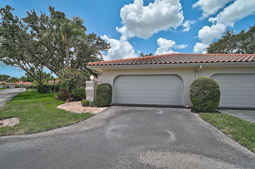 Photo of 7341 Golf Pointe Circle, Sarasota, FL 34243 (MLS # A4671327)