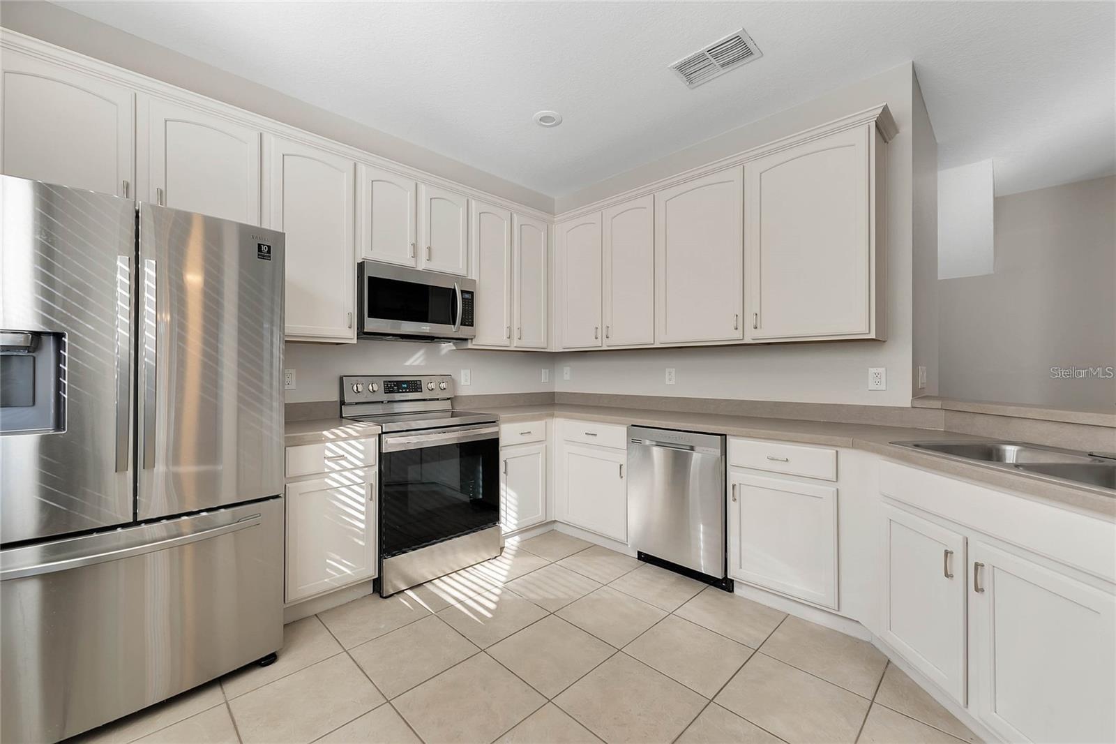 MAGNOLIA CLUB - Residential Lease