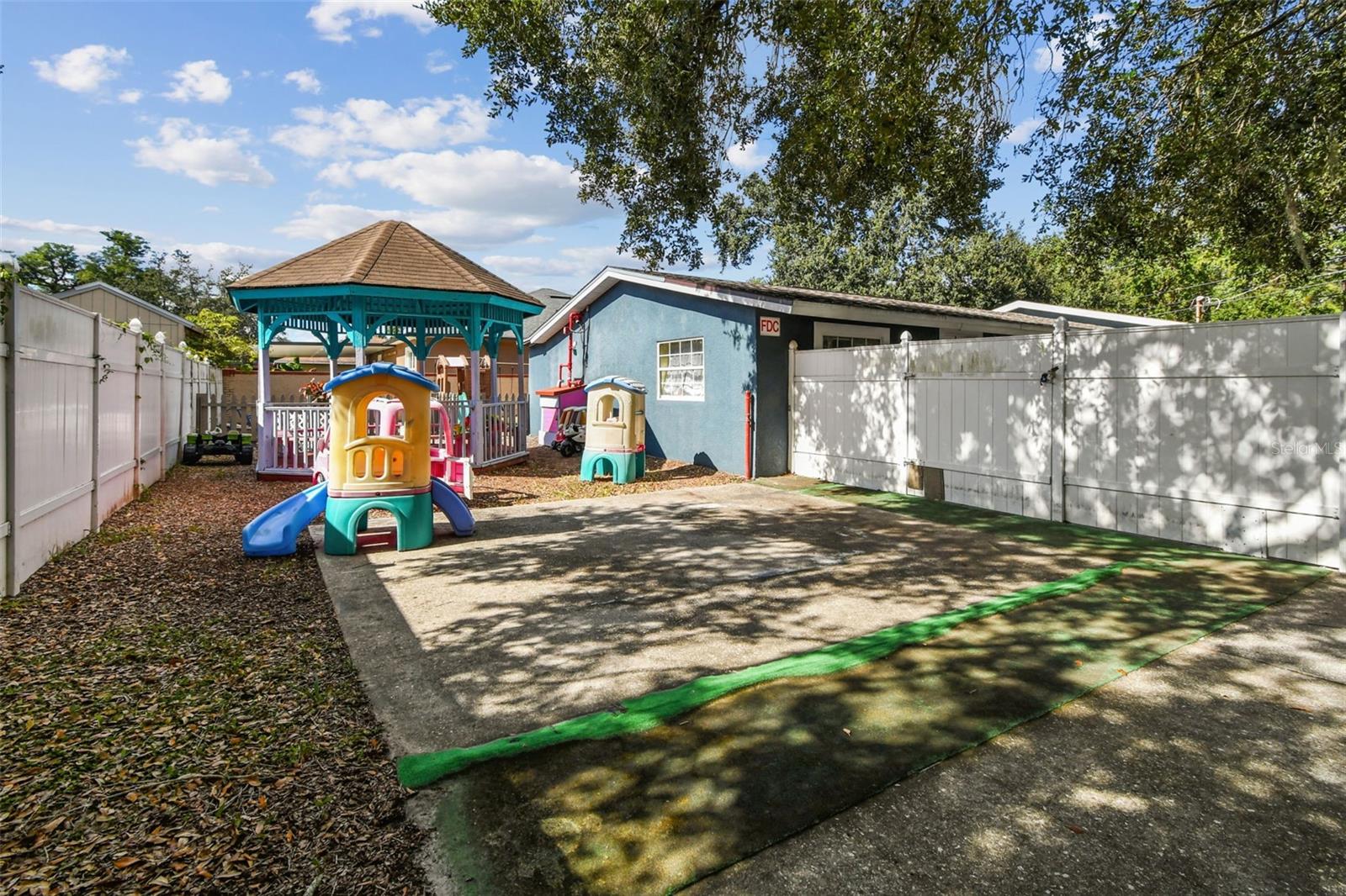 TEMPLE TERRACES - Commercial Sale