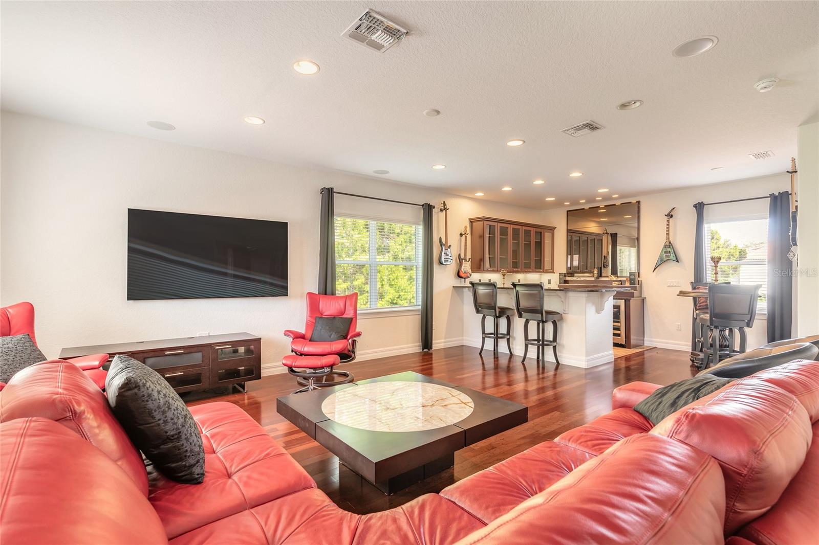 BRONSONS LNDGS F & M - Residential