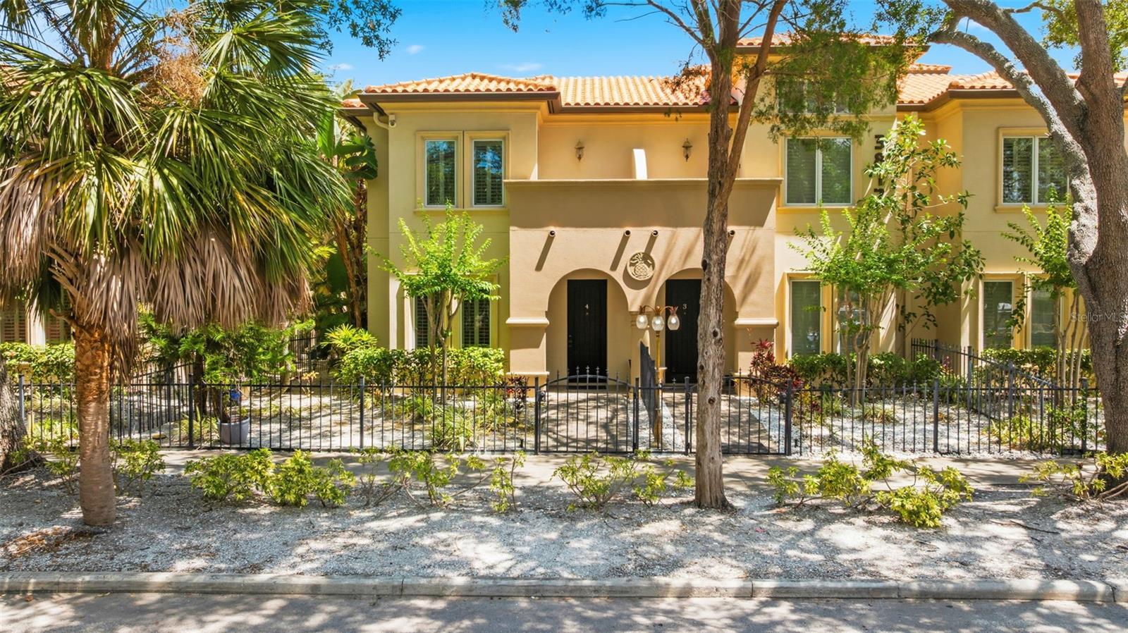 BELLAVILLA LUXURY TWNHMS - Residential