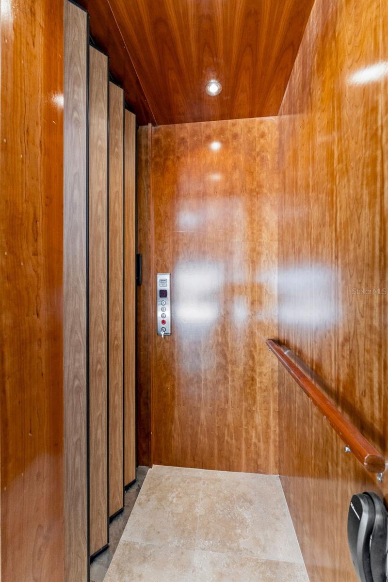 BELLAVILLA LUXURY TWNHMS - Residential