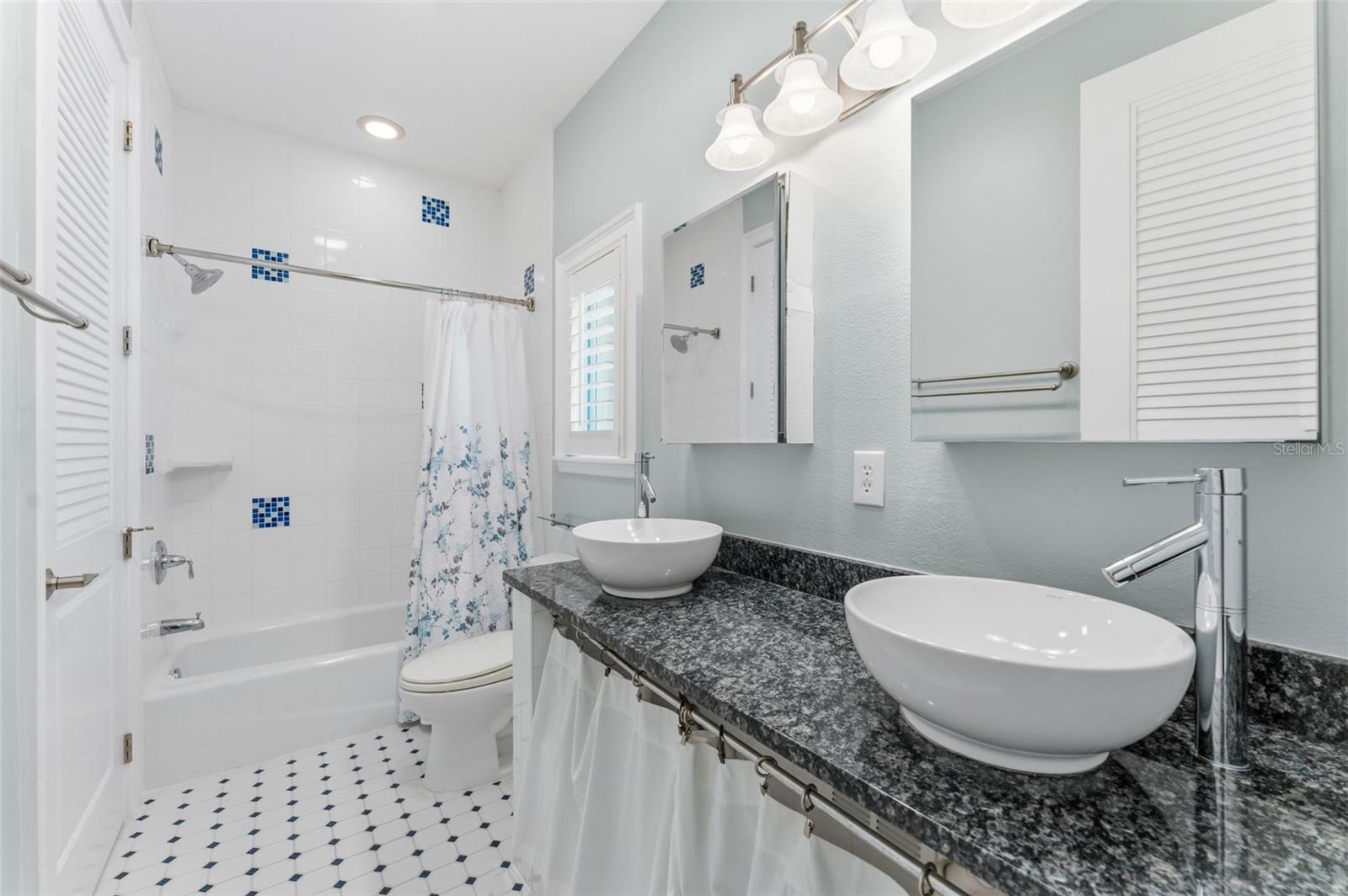 BELLAVILLA LUXURY TWNHMS - Residential