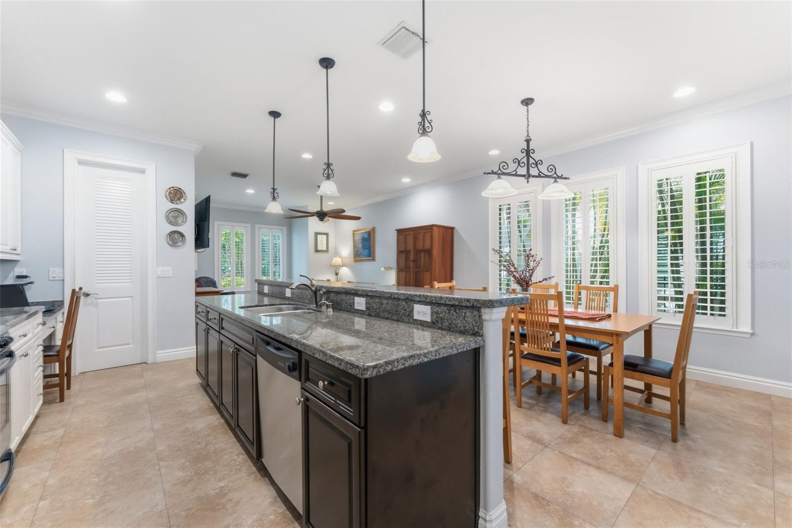 BELLAVILLA LUXURY TWNHMS - Residential
