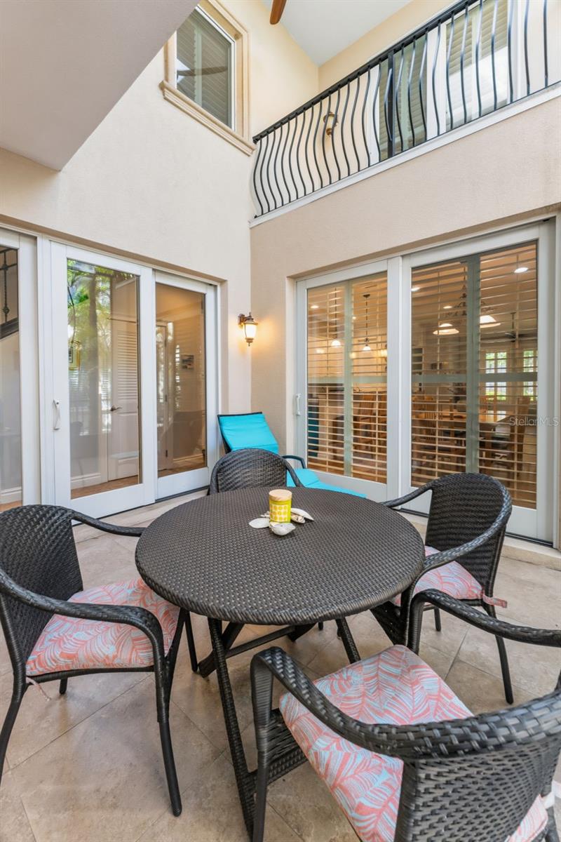 BELLAVILLA LUXURY TWNHMS - Residential