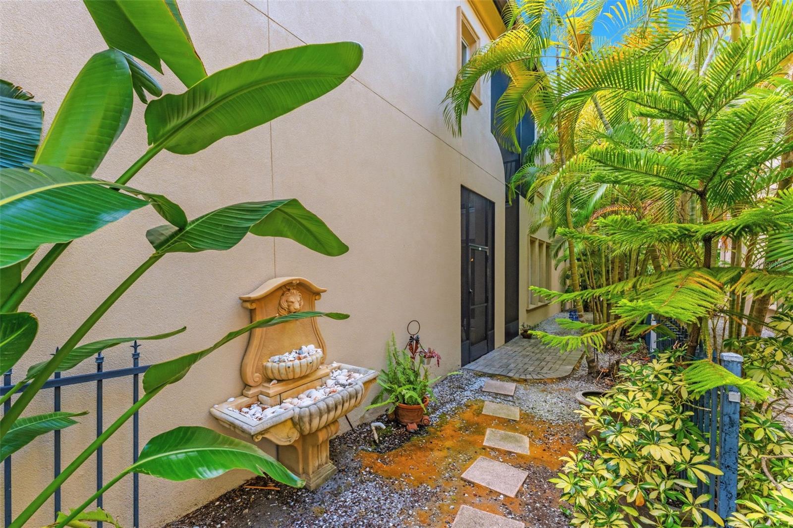 BELLAVILLA LUXURY TWNHMS - Residential