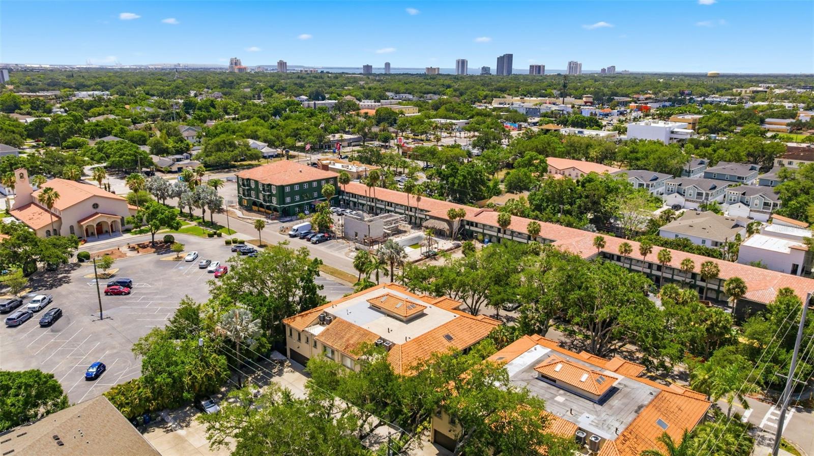 BELLAVILLA LUXURY TWNHMS - Residential
