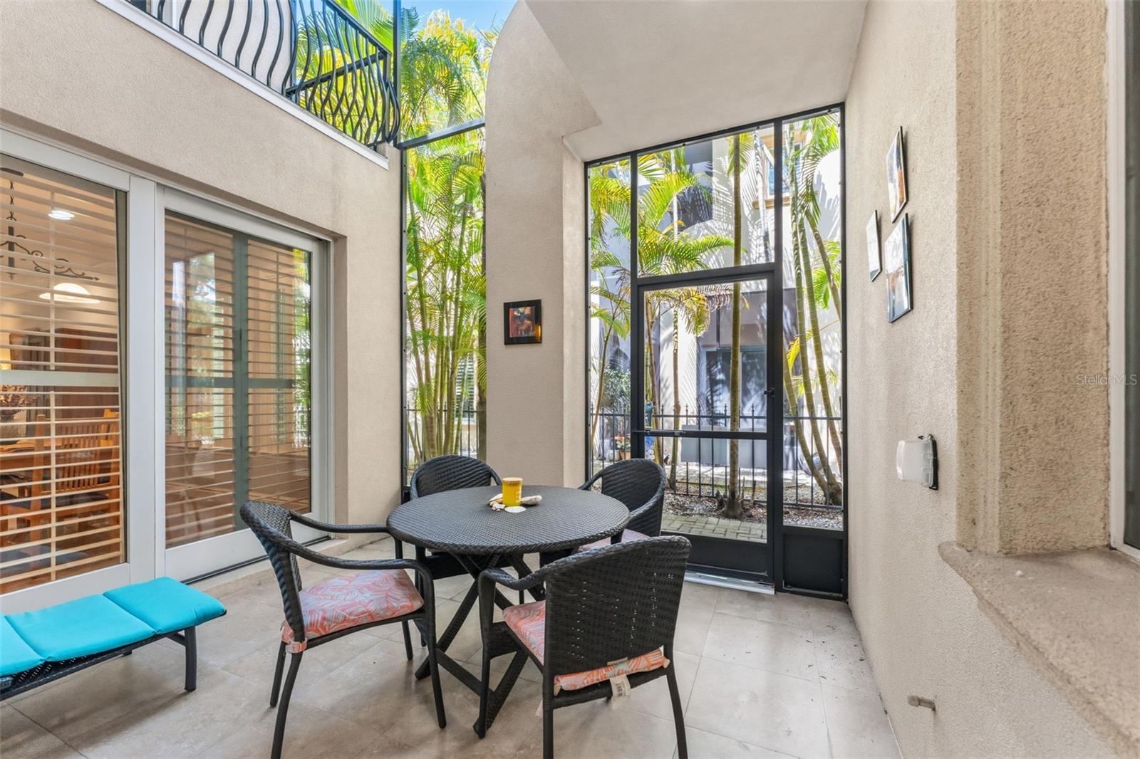 BELLAVILLA LUXURY TWNHMS - Residential