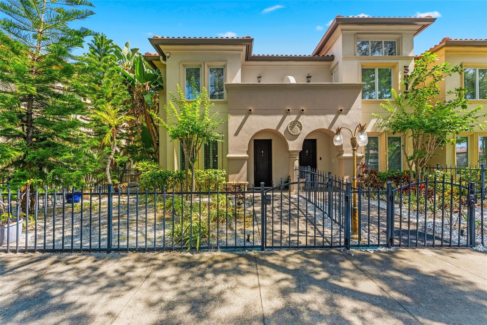 BELLAVILLA LUXURY TWNHMS - Residential