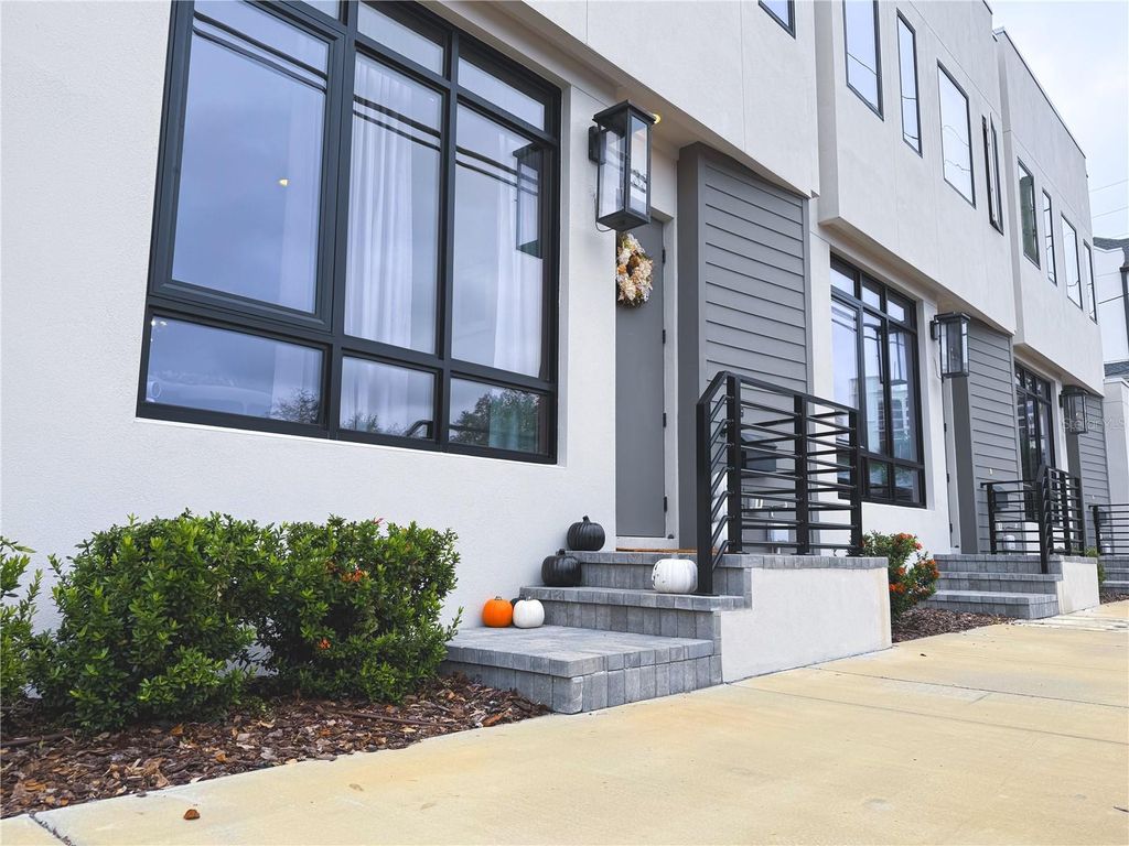 Photo of 233 8th Street N, St Petersburg, FL 33701 (MLS # TB8437054)
