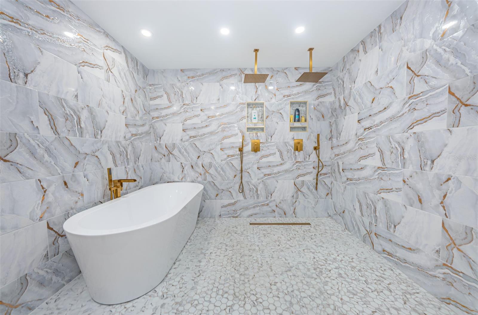 TIERRA VERDE - Residential