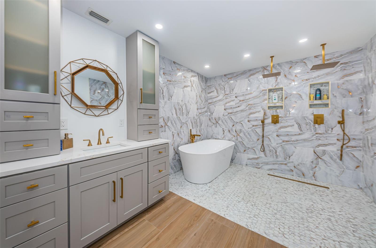 TIERRA VERDE - Residential