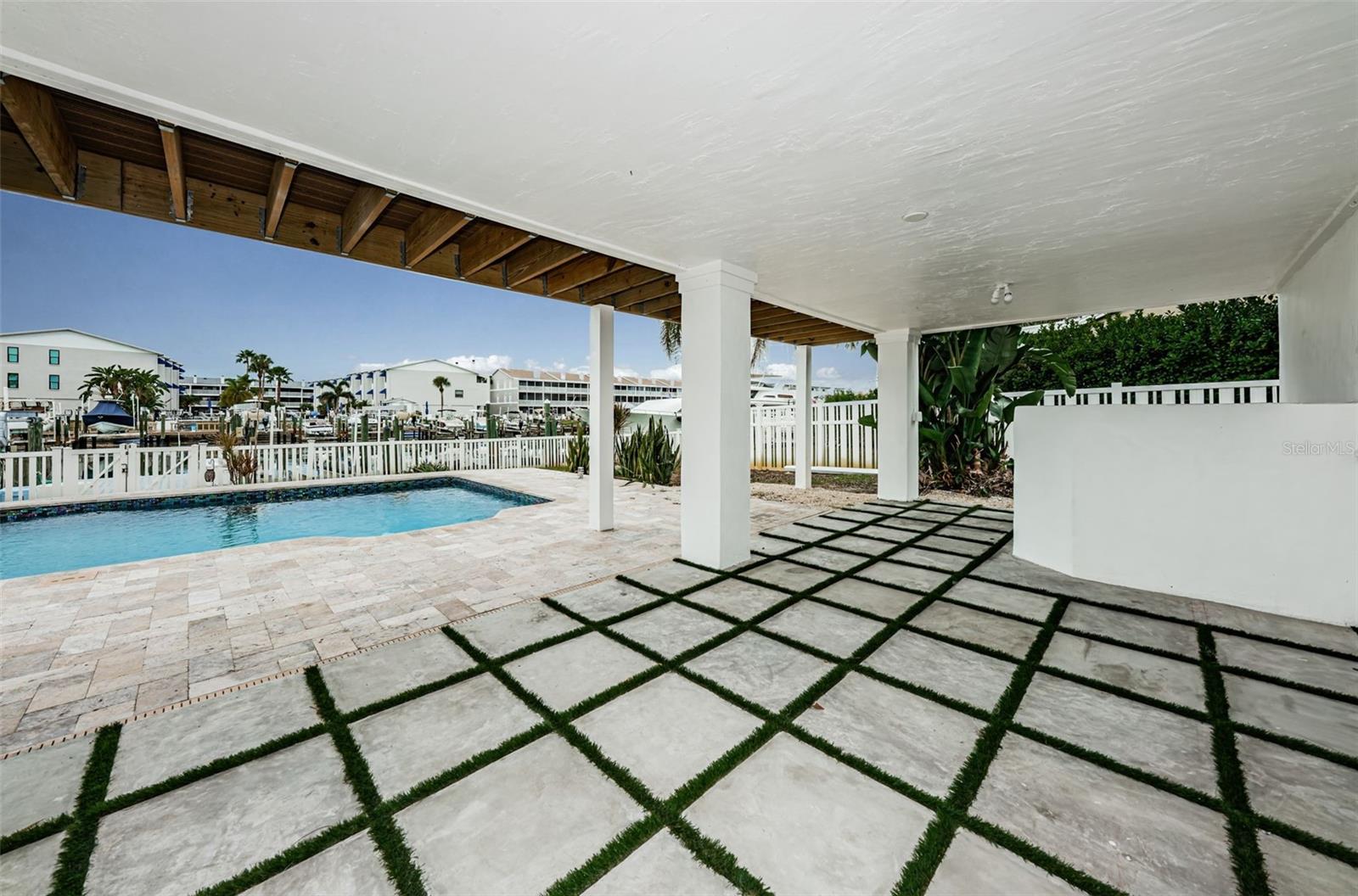 TIERRA VERDE - Residential