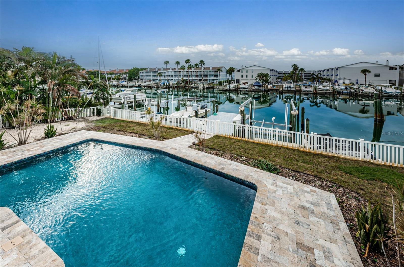 TIERRA VERDE - Residential