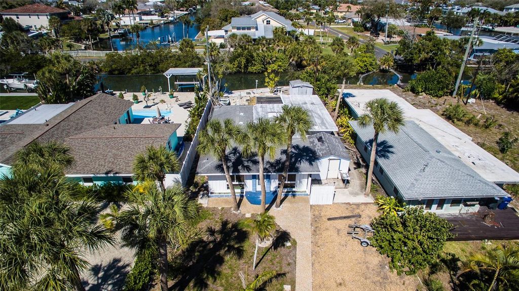 Photo of 515 Avenida De Mayo, Sarasota, FL 34242 (MLS # A4684098)