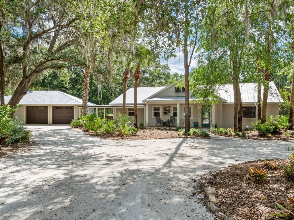 Photo of 6043 Lake Erie Road, Groveland, FL 34736 (MLS # G5111520)