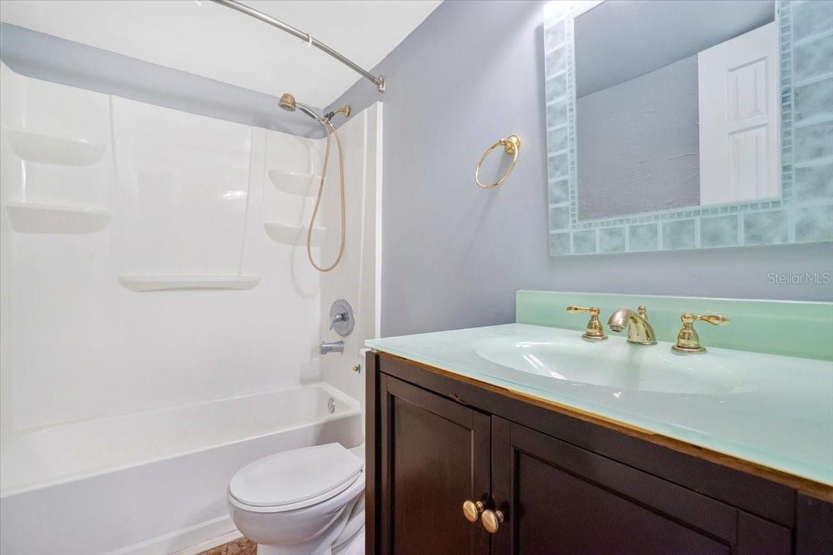 WIMBLEDON PARK CONDO 01 - Residential Lease