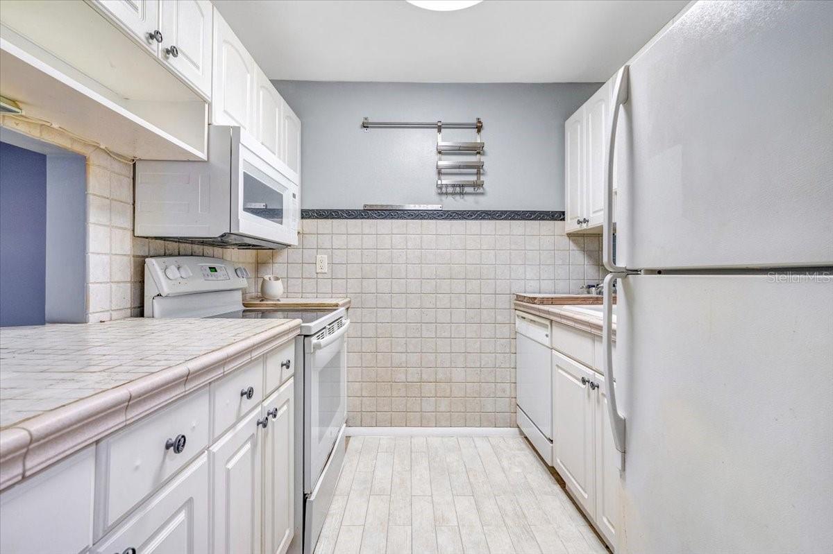 WIMBLEDON PARK CONDO 01 - Residential Lease