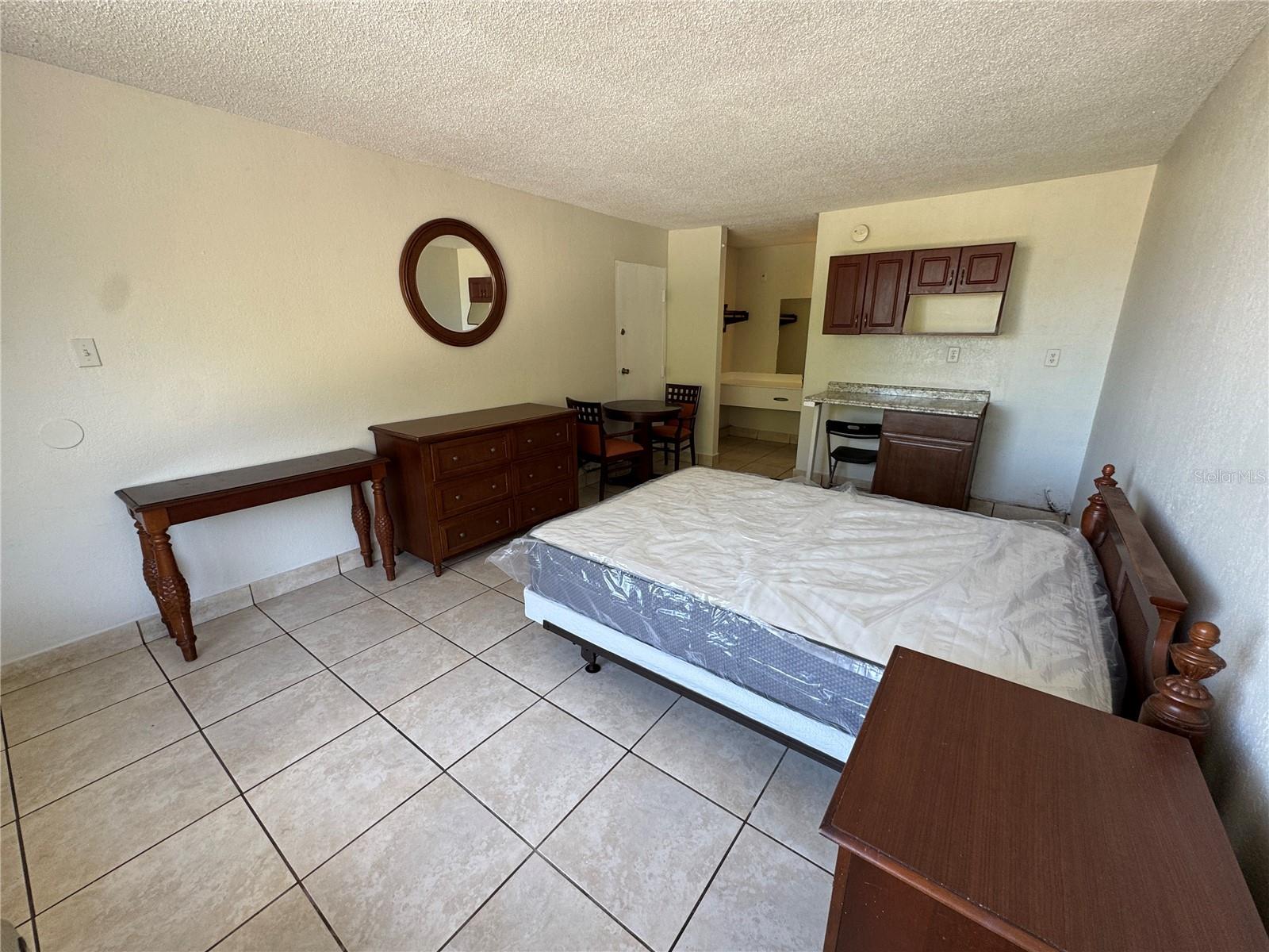 SANDLAKE COURTYARDS CONDO 5901/3515 - Residential Lease