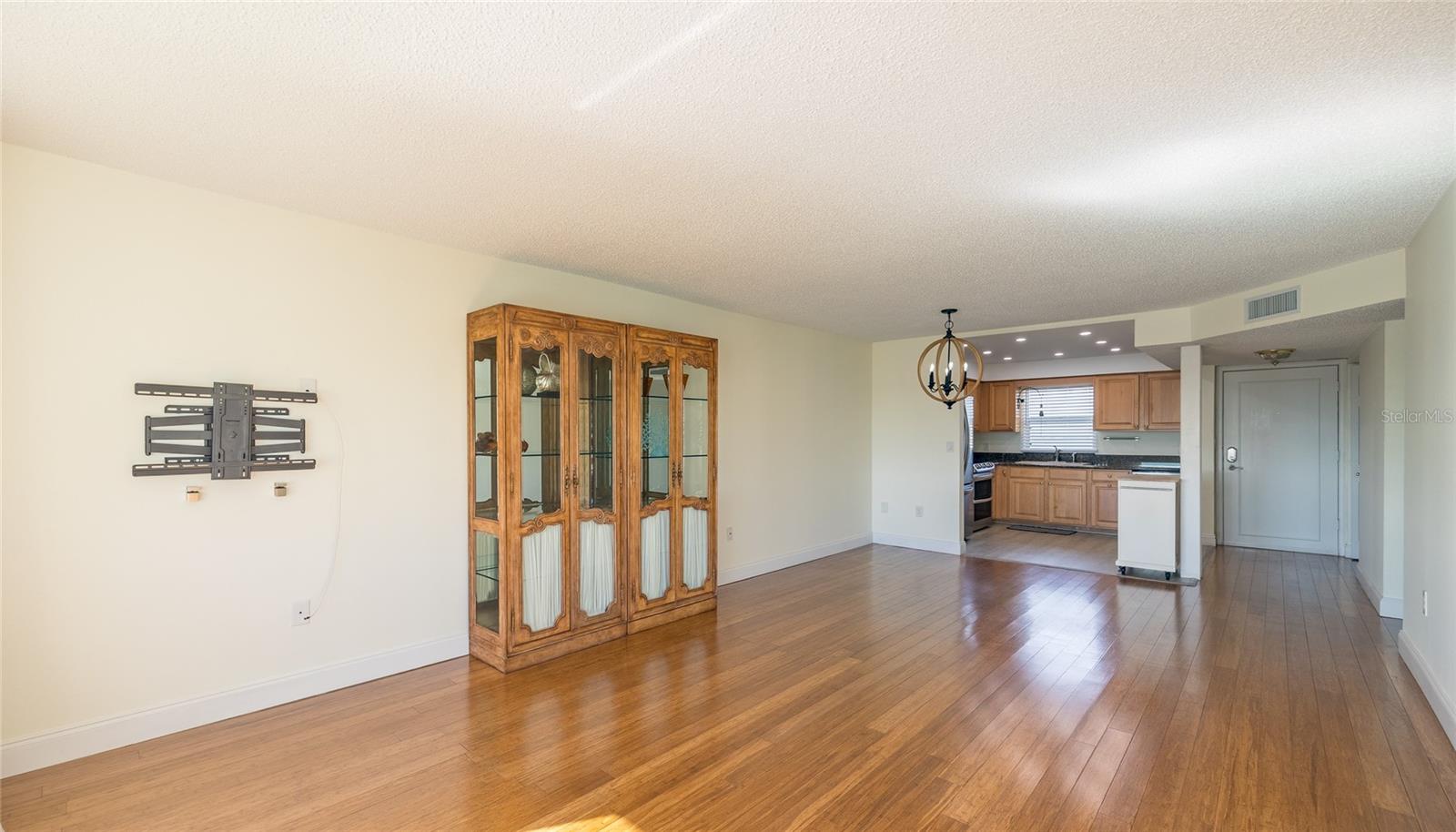 CONTINENTAL TOWERS CONDO - Residential Lease