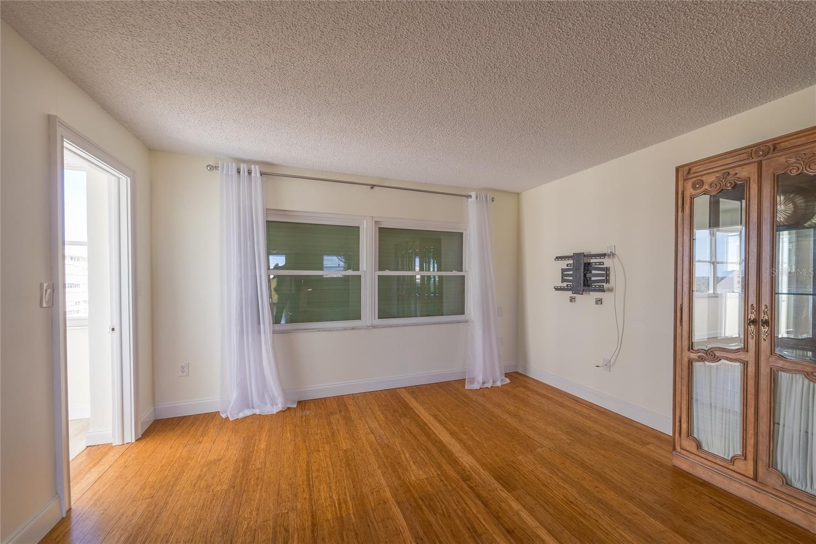 CONTINENTAL TOWERS CONDO - Residential Lease