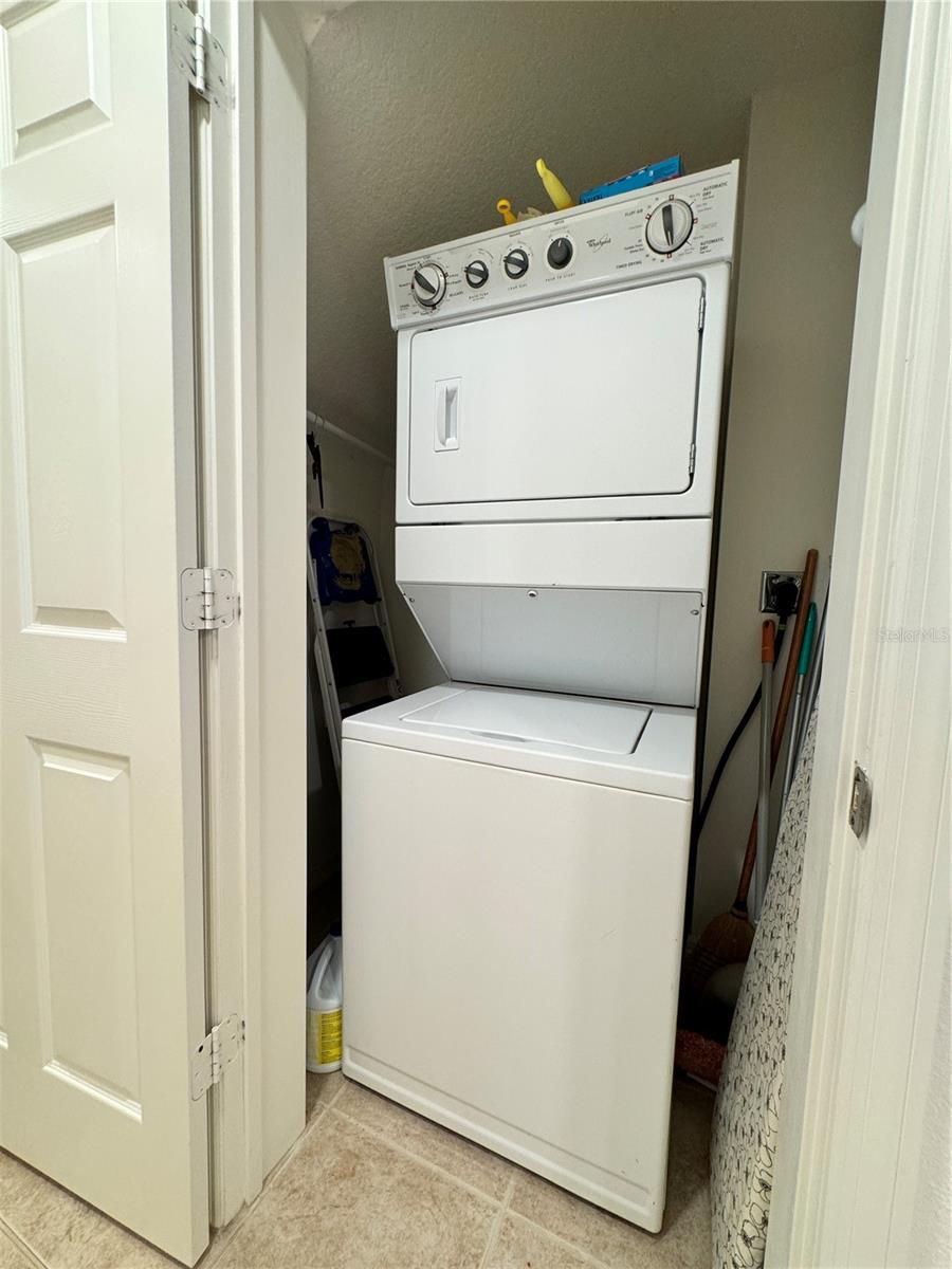 PALMA SOLA TRACE CONDO OR2185/736 - Residential