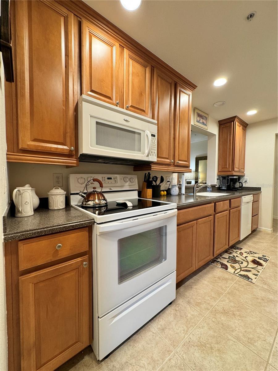 PALMA SOLA TRACE CONDO OR2185/736 - Residential