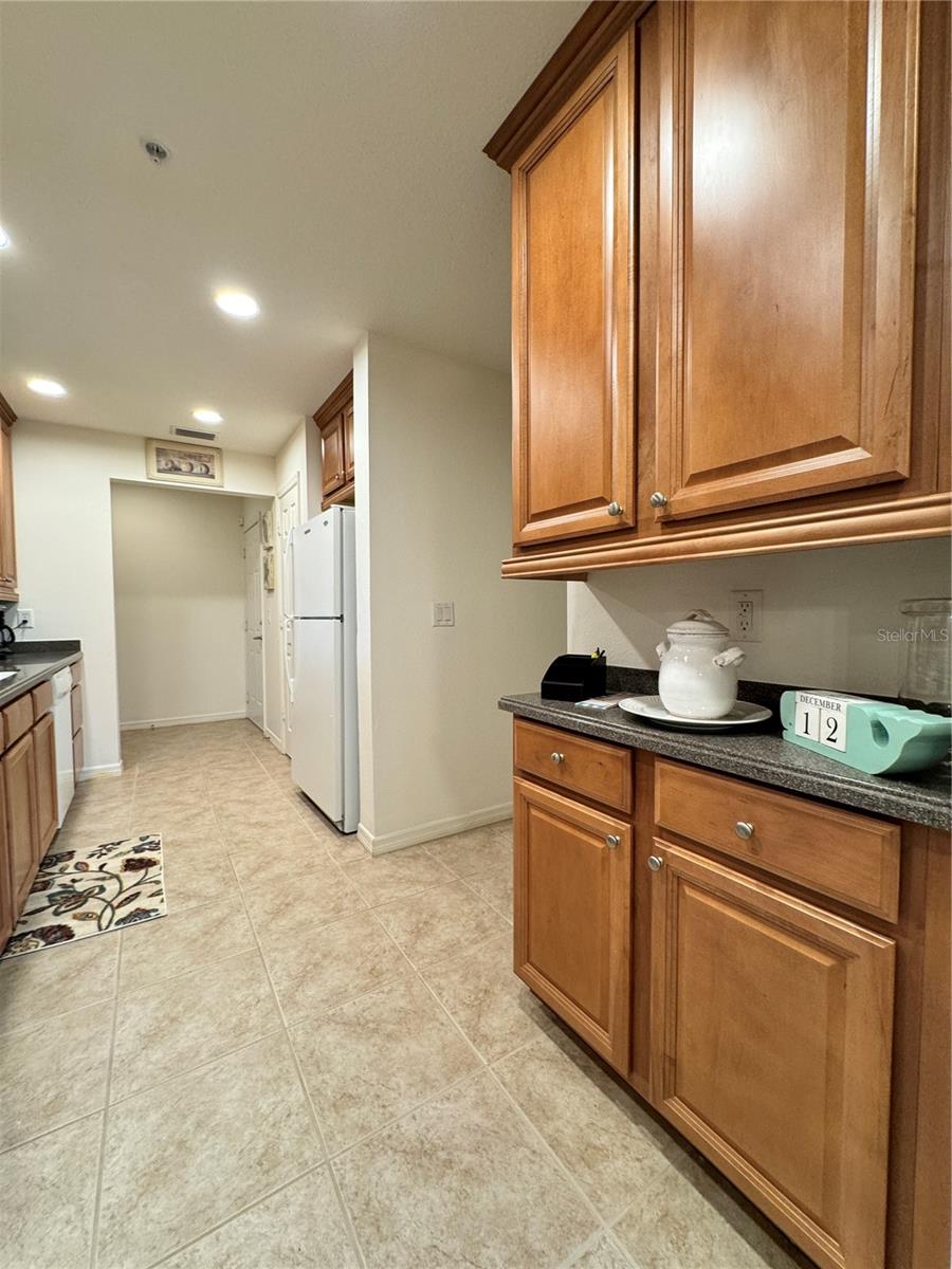 PALMA SOLA TRACE CONDO OR2185/736 - Residential