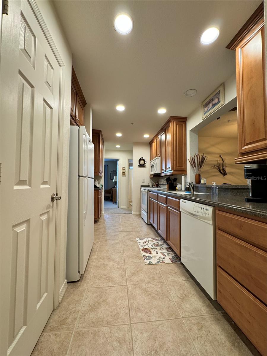 PALMA SOLA TRACE CONDO OR2185/736 - Residential