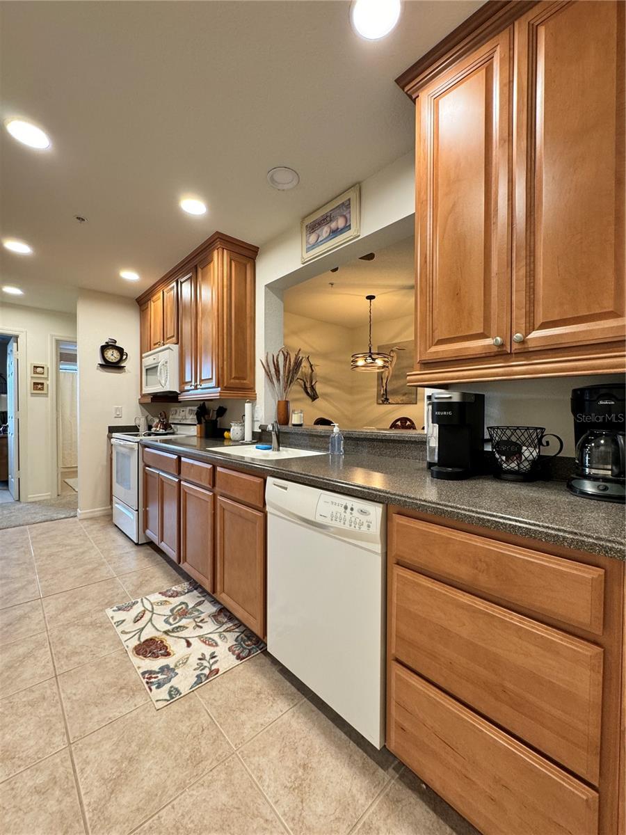 PALMA SOLA TRACE CONDO OR2185/736 - Residential