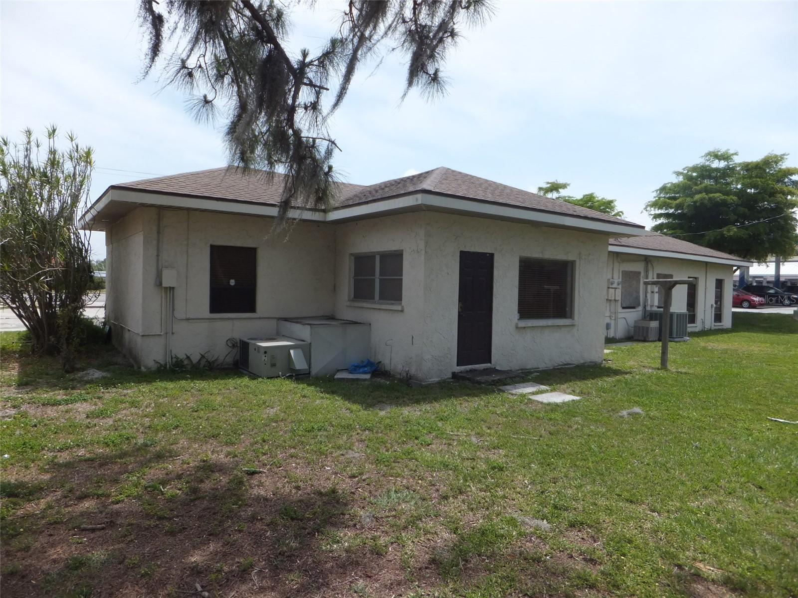 PINE SHORES ESTATE - Commercial Sale