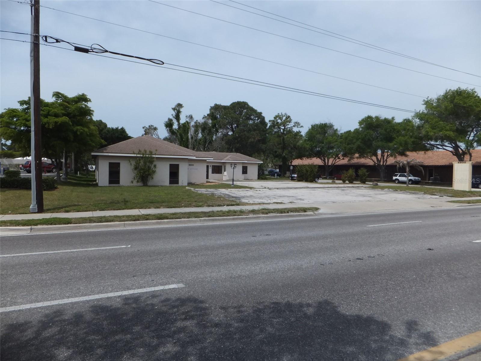 PINE SHORES ESTATE - Commercial Sale