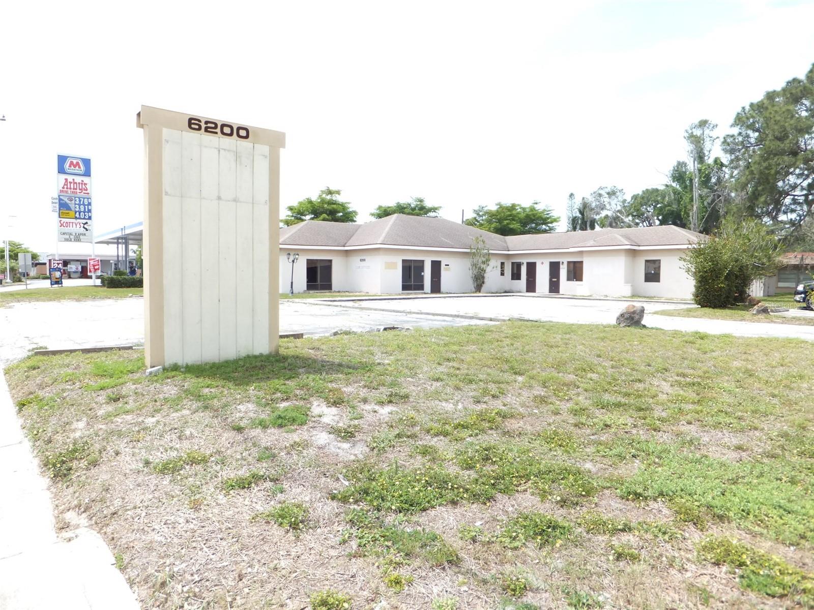 PINE SHORES ESTATE - Commercial Sale