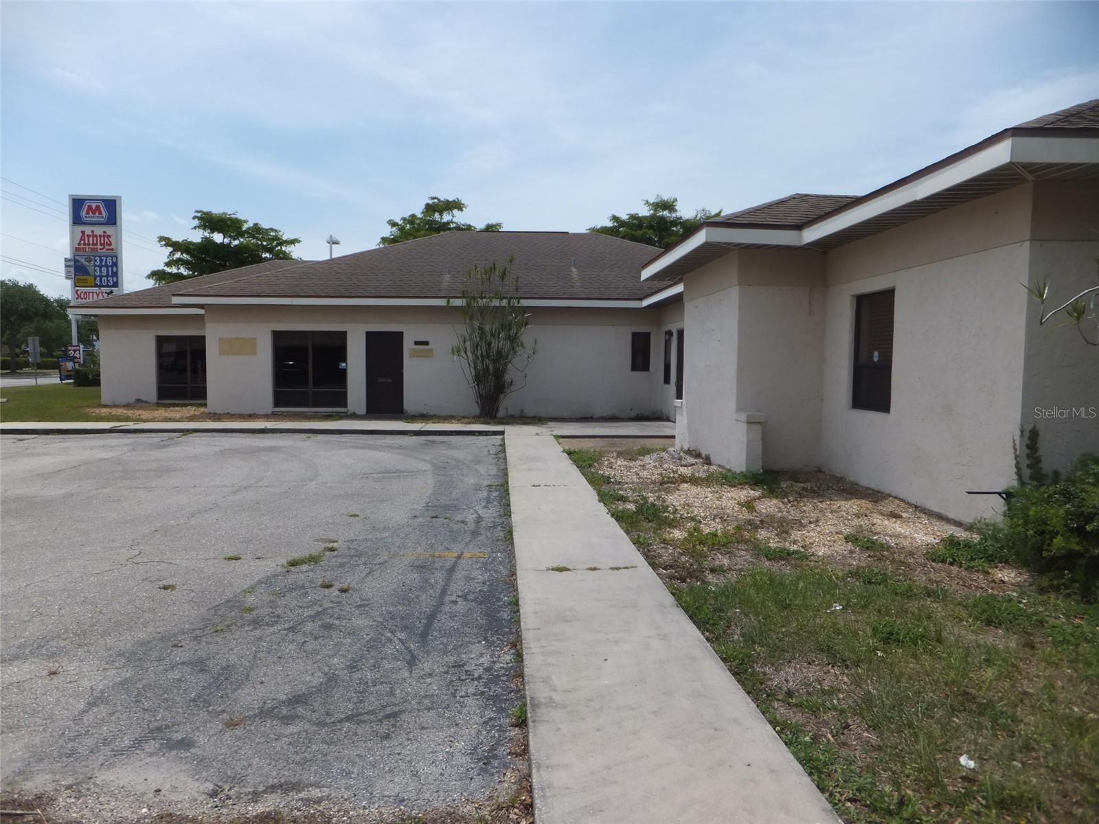 PINE SHORES ESTATE - Commercial Sale