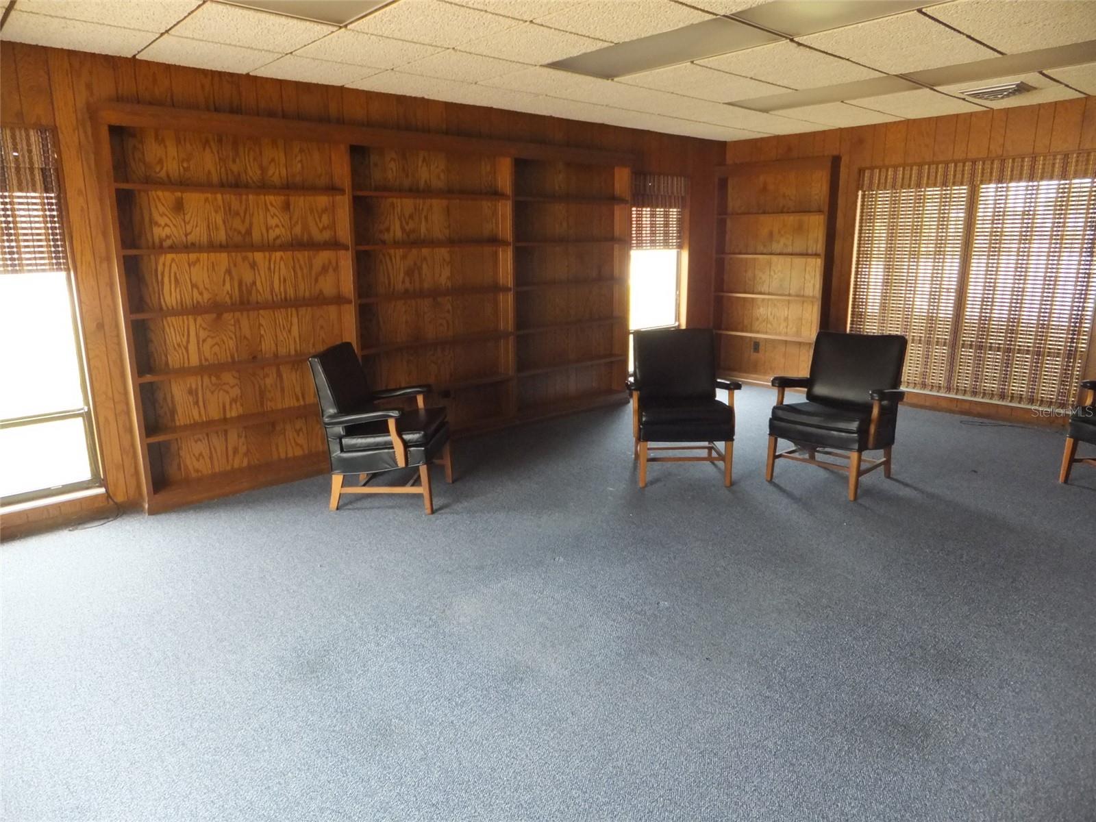 PINE SHORES ESTATE - Commercial Sale