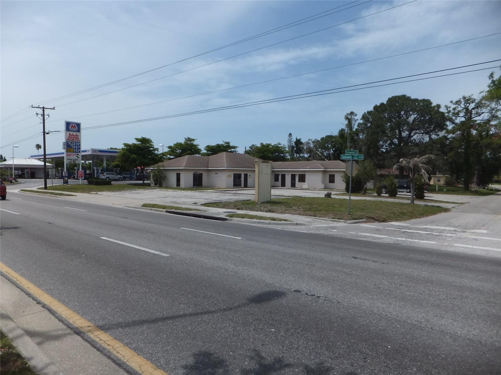 PINE SHORES ESTATE - Commercial Sale
