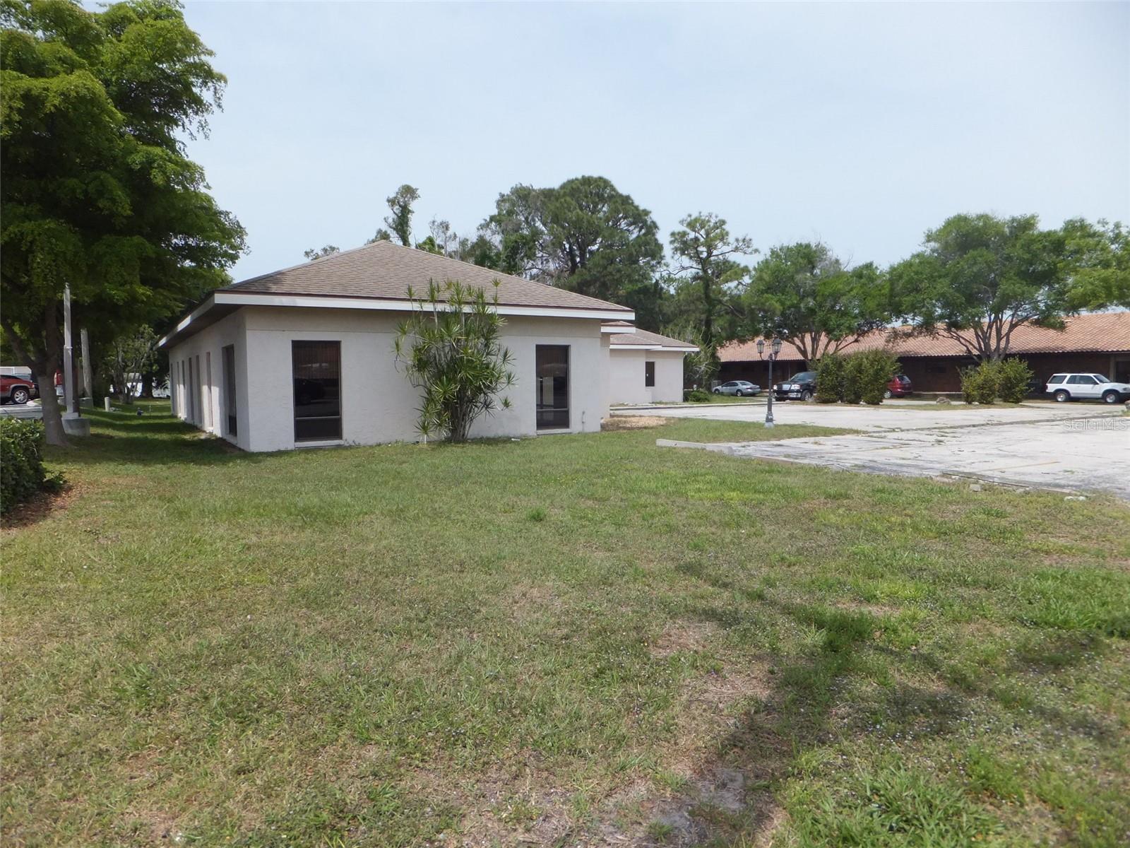 PINE SHORES ESTATE - Commercial Sale