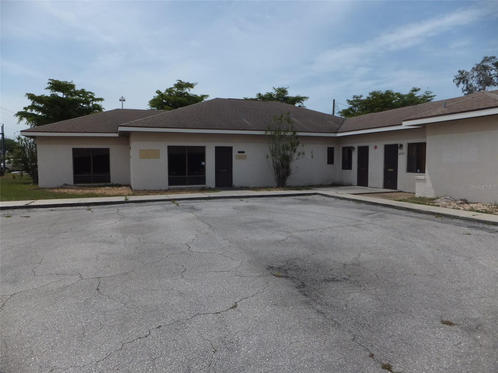PINE SHORES ESTATE - Commercial Sale