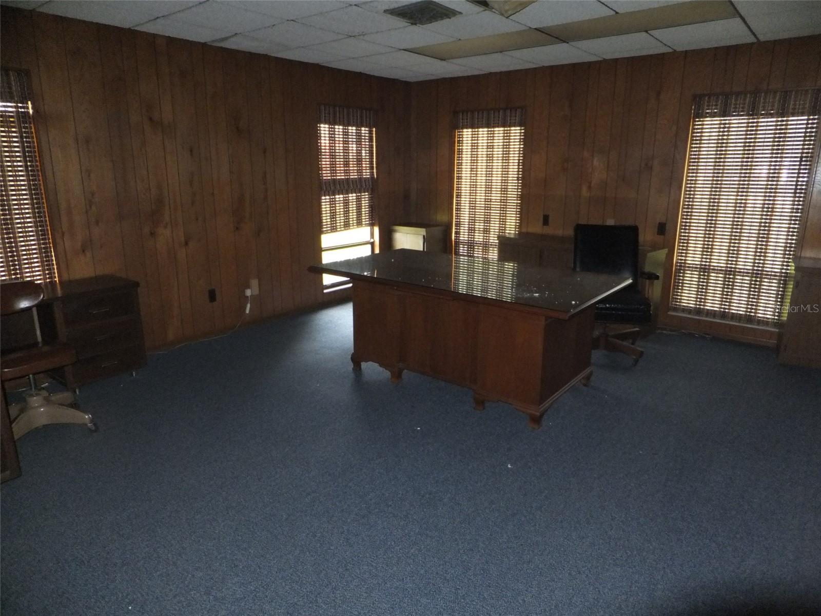 PINE SHORES ESTATE - Commercial Sale