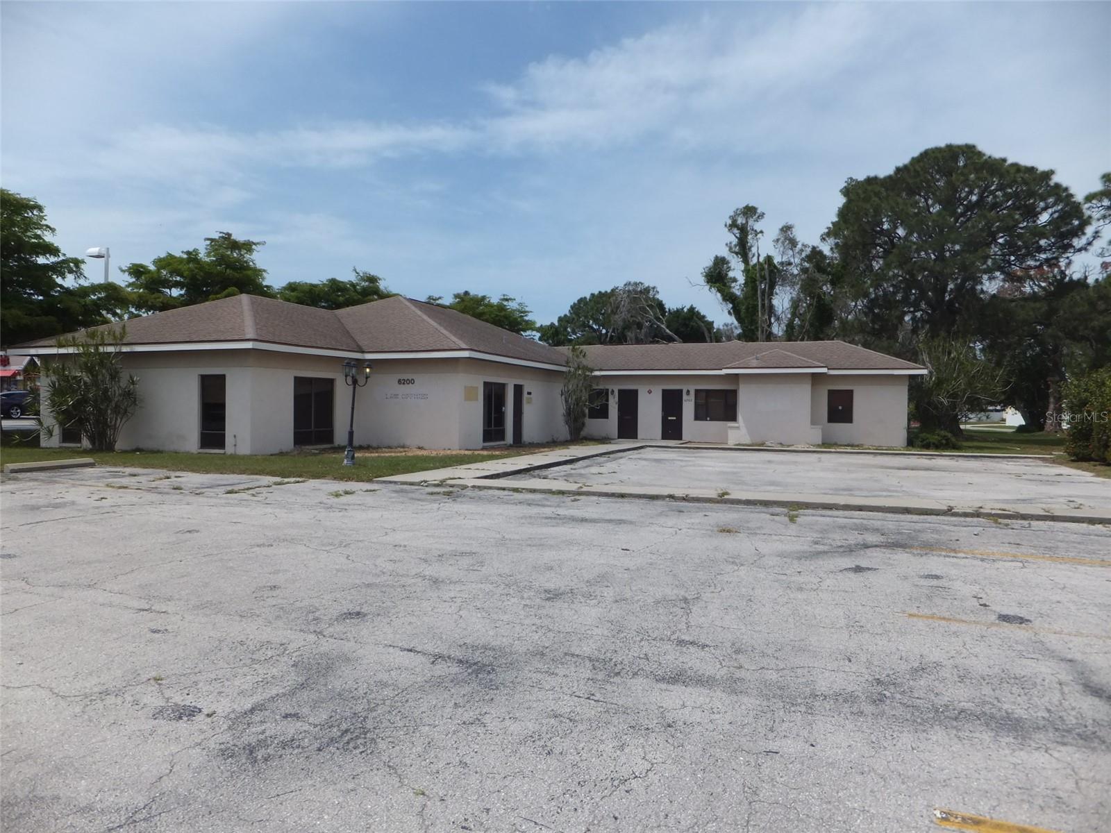 PINE SHORES ESTATE - Commercial Sale