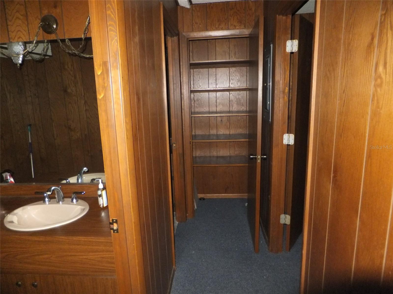 PINE SHORES ESTATE - Commercial Sale