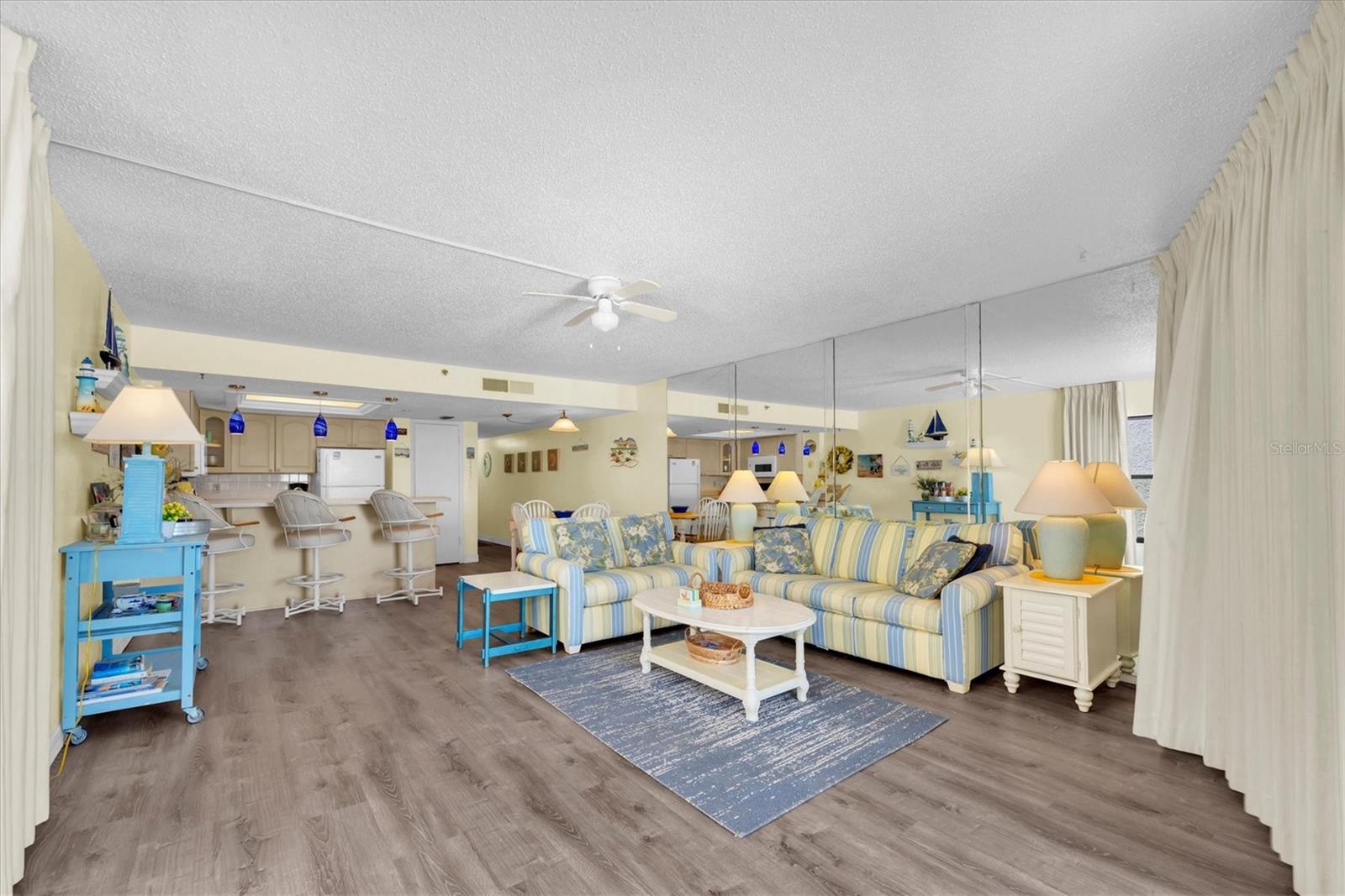 CHATEAUX CONDO - Residential