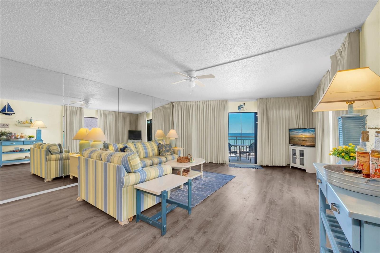 CHATEAUX CONDO - Residential