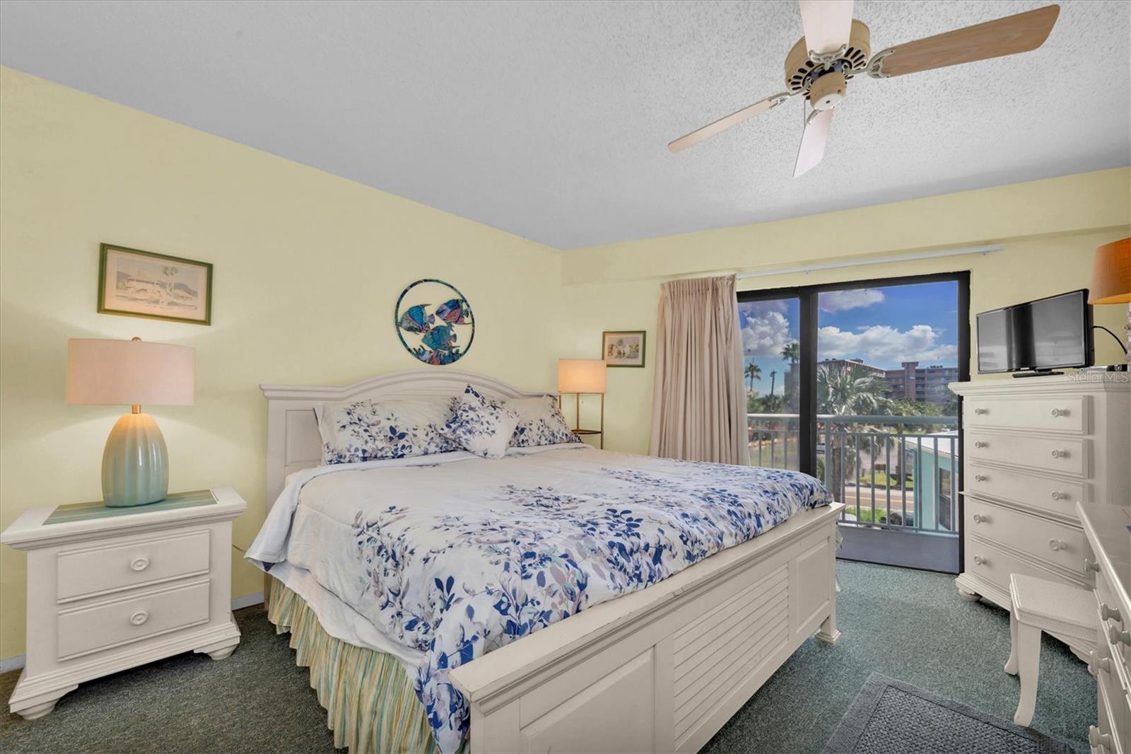 CHATEAUX CONDO - Residential