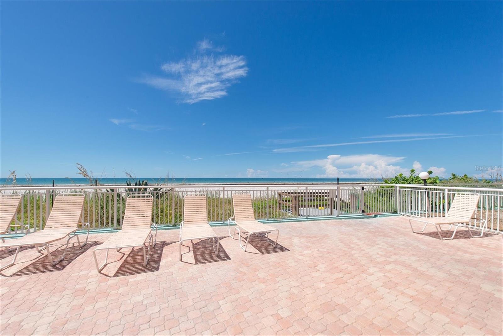 CHATEAUX CONDO - Residential