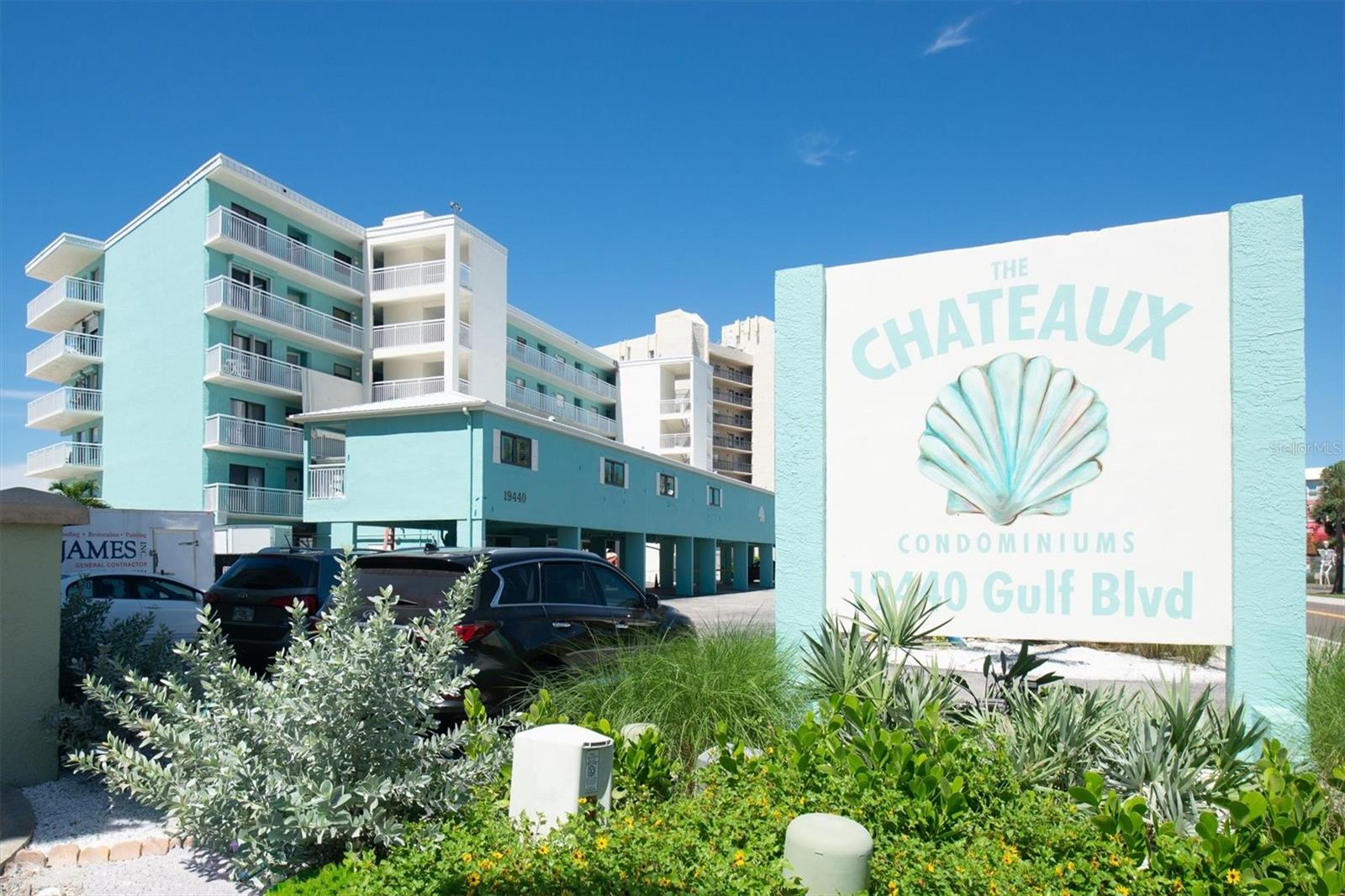 CHATEAUX CONDO - Residential