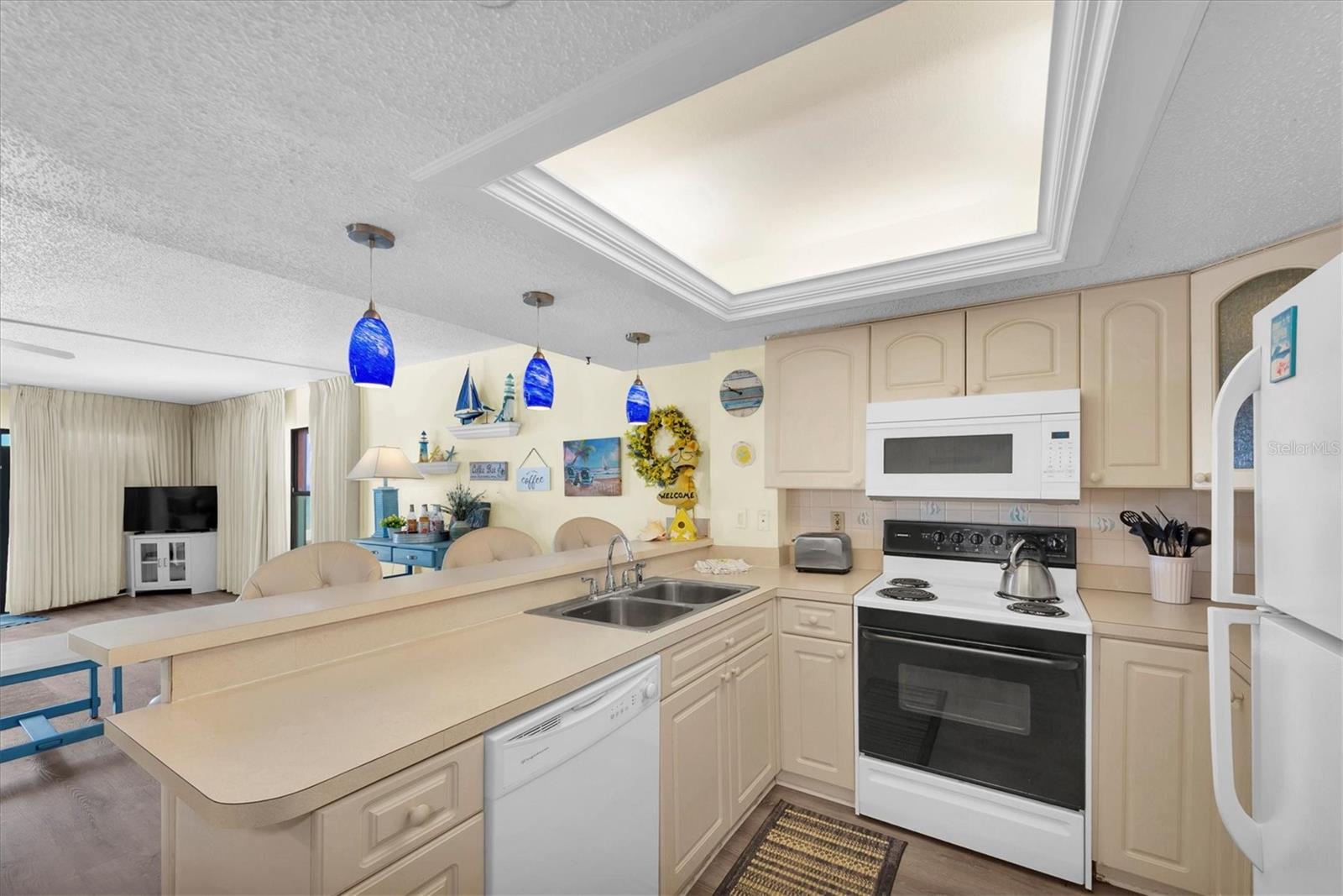 CHATEAUX CONDO - Residential