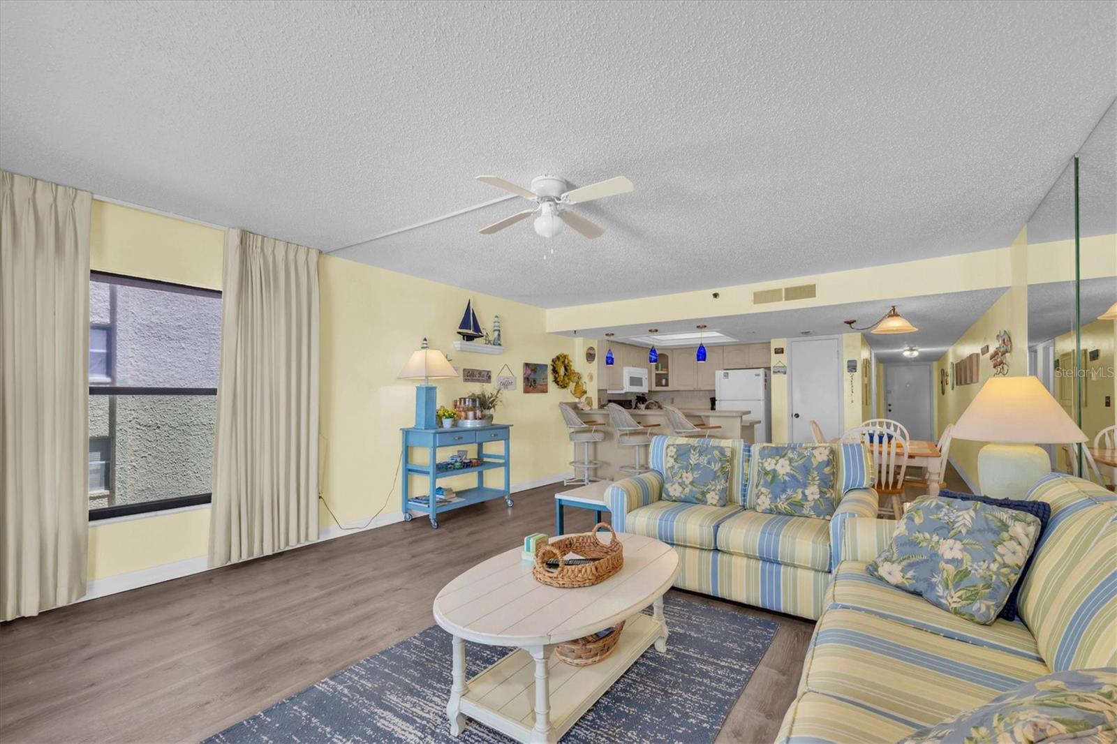 CHATEAUX CONDO - Residential